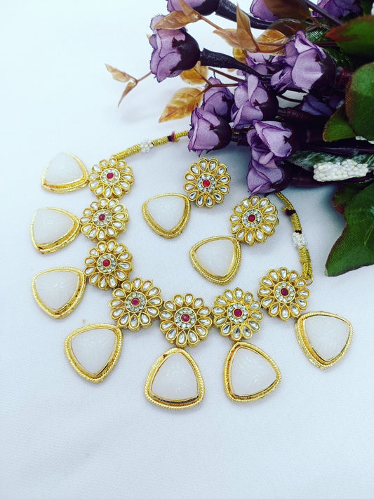 Beautiful and fashionable party were necklace tringle