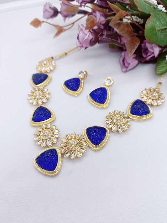 Tringle with flower women necklace