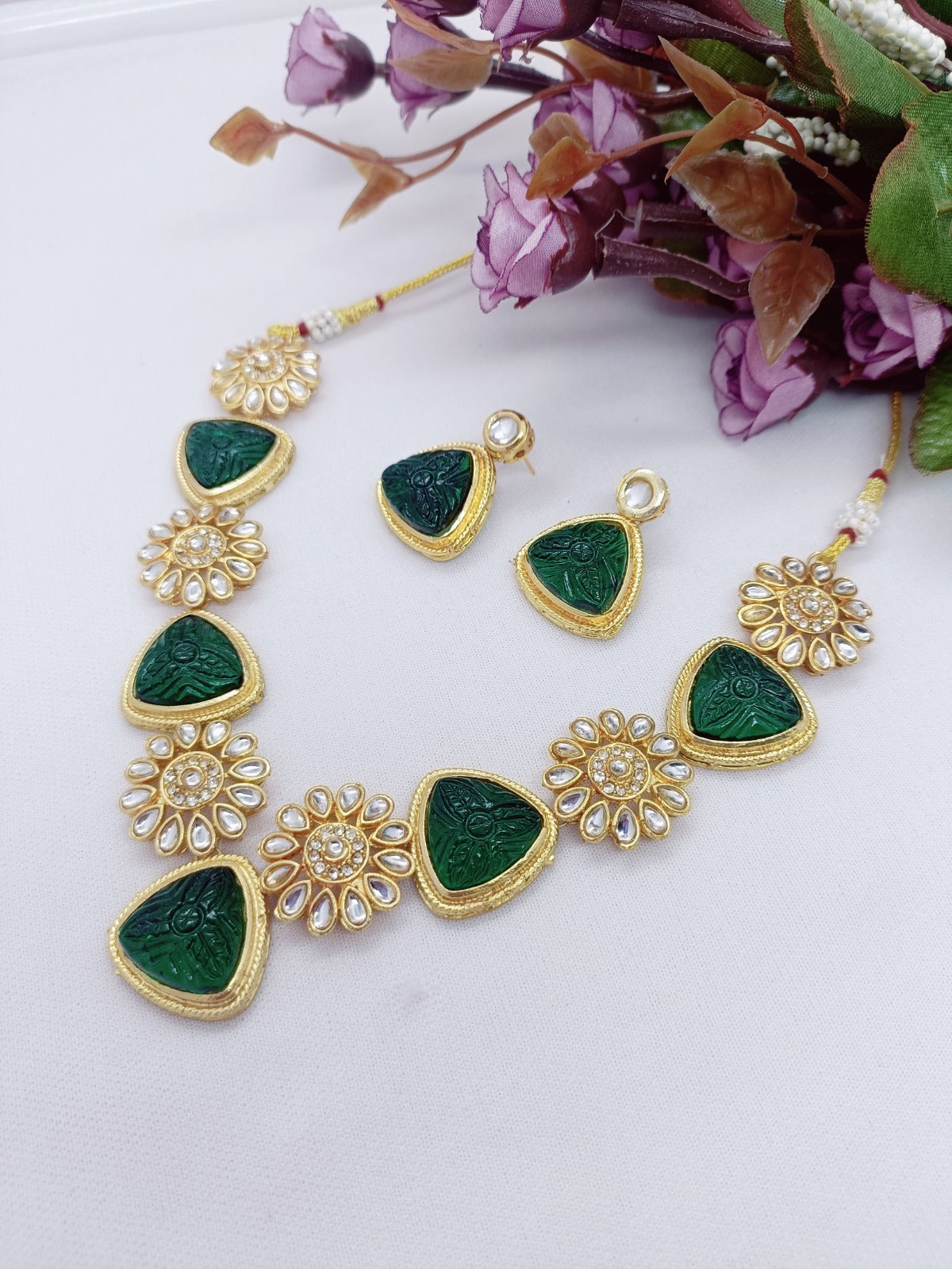 Tringle with flower women necklace