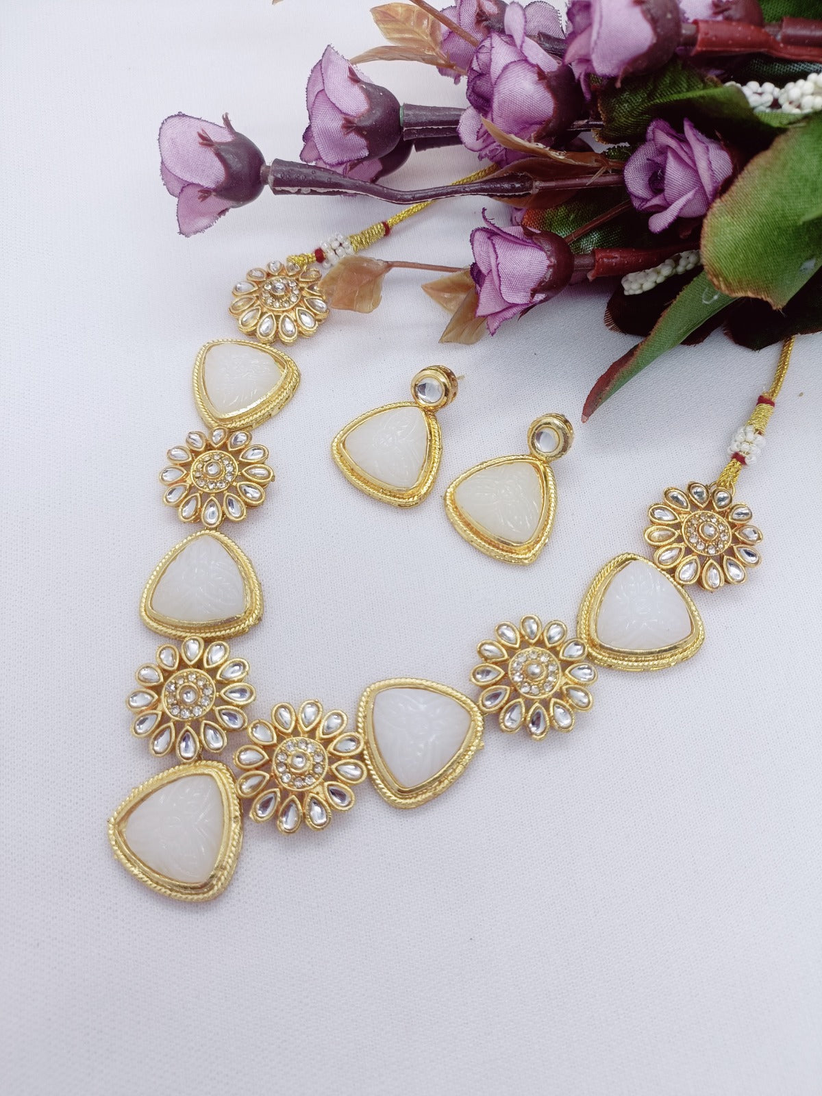 Tringle with flower women necklace