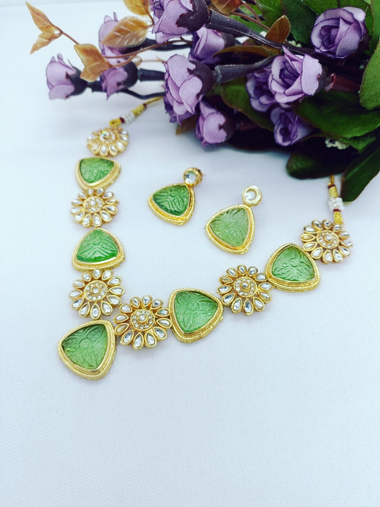 Tringle with flower women necklace pratham