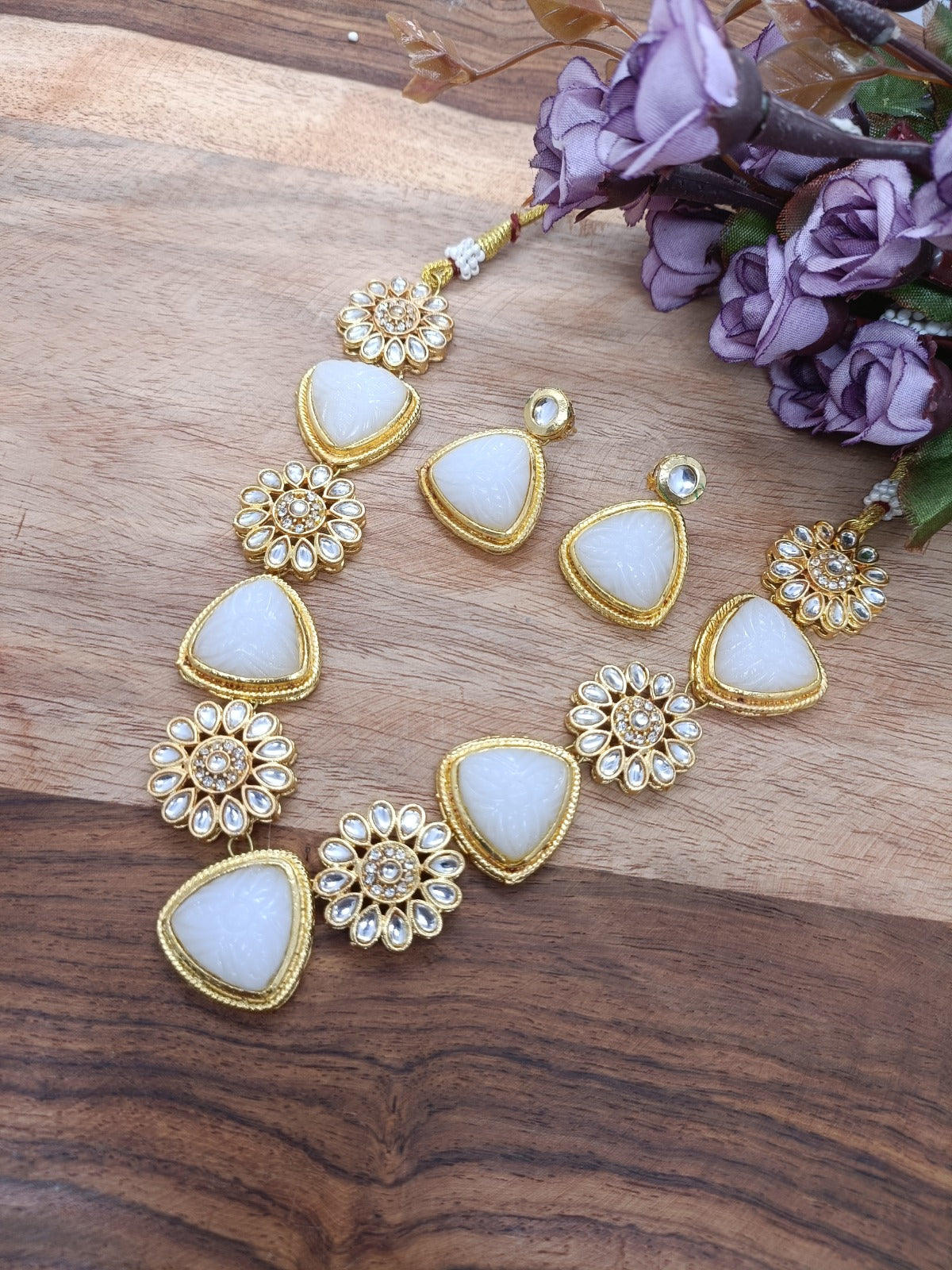 Tringle with flower women necklace