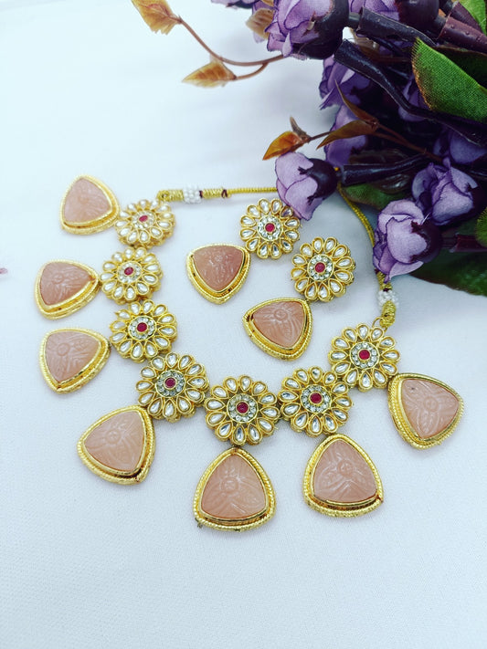 Beautiful and fashionable party were necklace tringle