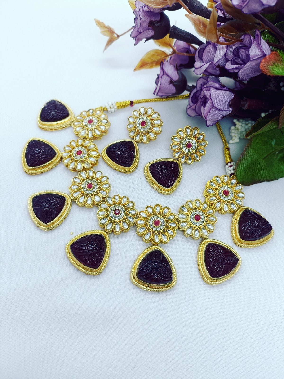 Beautiful and fashionable party were necklace tringle