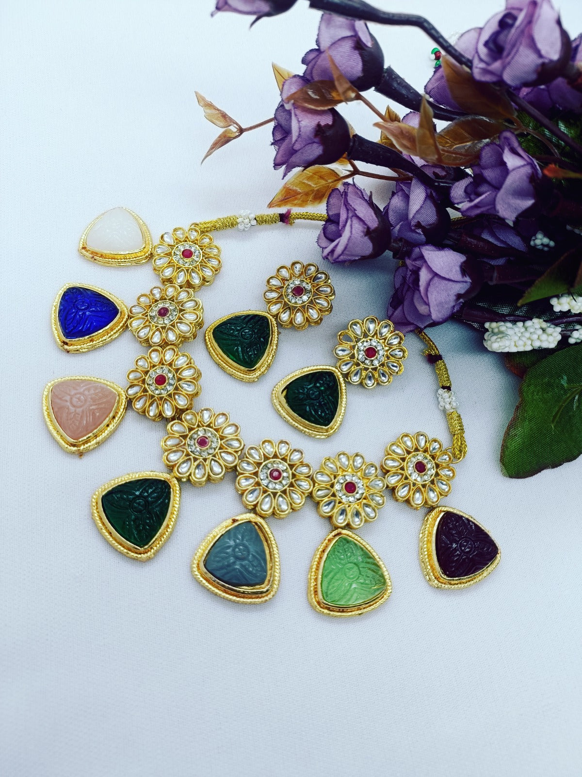 Beautiful and fashionable party were necklace tringle